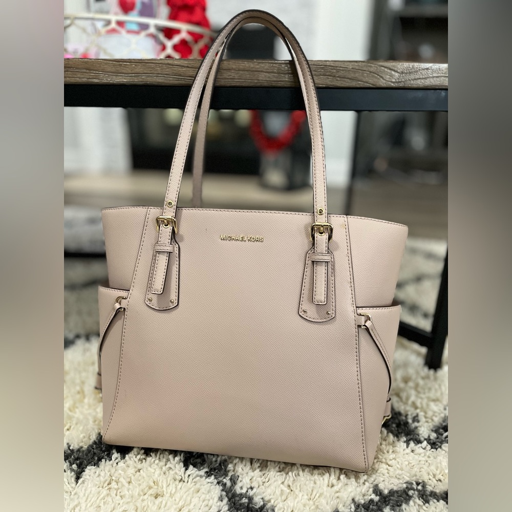 Authentic Michael Kors, Soft Pink Leather Voyager Easy/West Tote Bag.